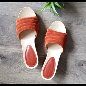 Sigerson Morrison suede clog sandal. Size 7
